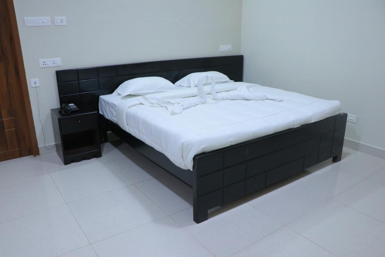 Hotel Tamilnadu -Trichy Tiruchirappalli Eksteriør billede